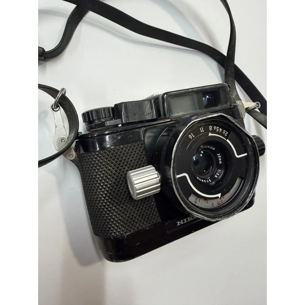 Nikon Nikonos III 35mm Underwater Film Camera with Nikkor 35mm f2.5 Lens Black